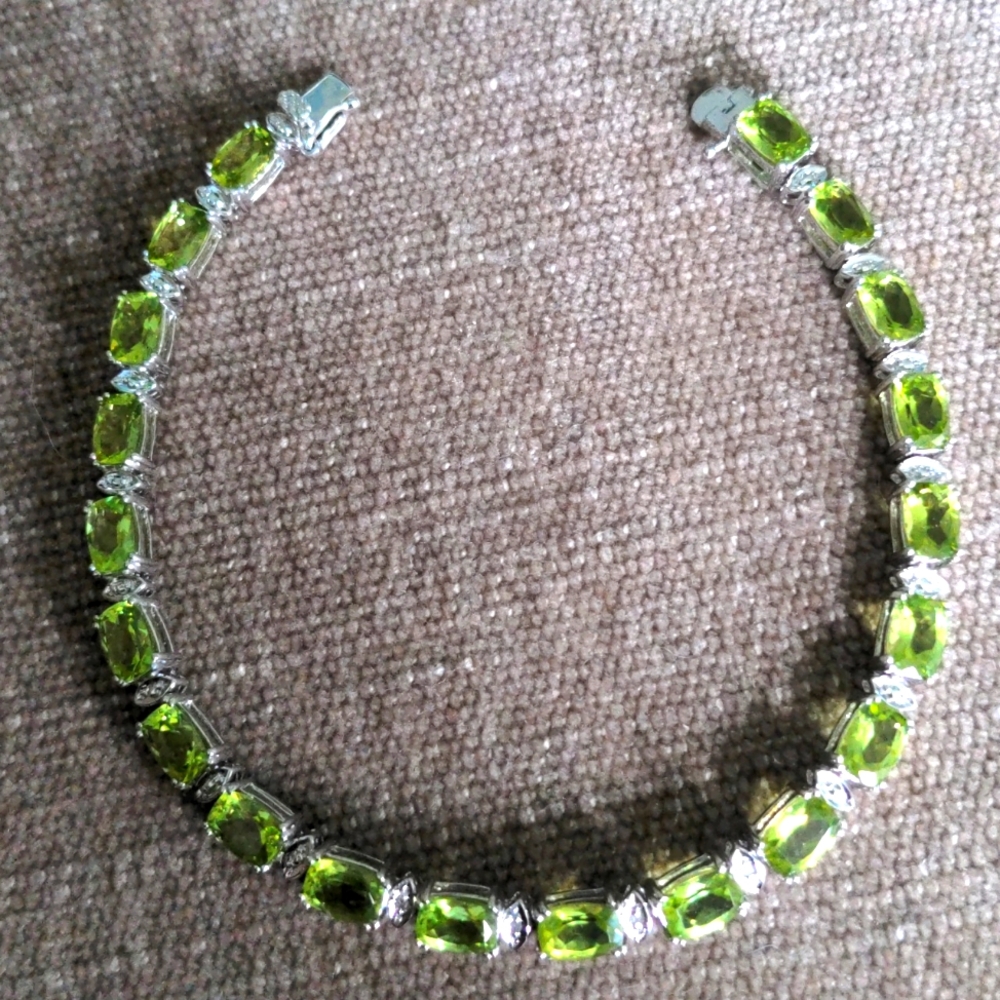 New Peridot & Sterling Silver Gemstone Tennis Bracelet. 8" Long  Genuine,  Green